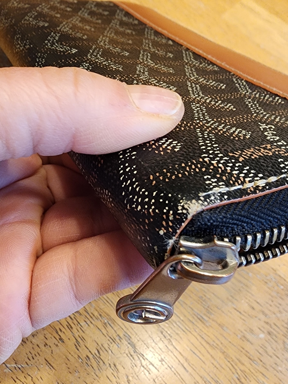 Goyard Matignon GM Wallet in Black and Tan Goyardine canvas with brown leather - Picture 4 of 16